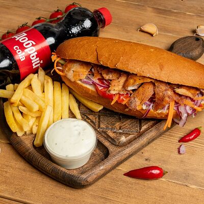 Комбо Багет с курицей в НАШ Шеф Донер по цене 709 ₽