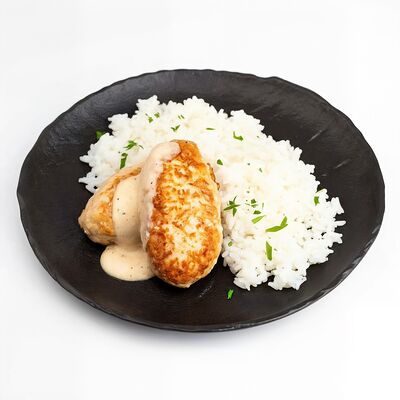 Бабушкины котлеты в сливочно-перечном соусе с отварным рисом в IPPIN - Fusion Panasia по цене 415 ₽