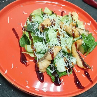 Салат с лососем терияки в Friday по цене 710 ₽