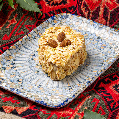 Миндальный торт без глютена в Хмели & Сунели по цене 590 ₽