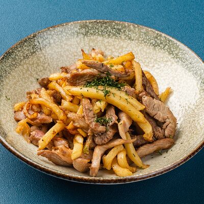 Картофель жареный со свининой в Мираж по цене 300 ₽