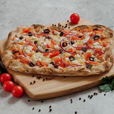 Пицца Греческая в TOTOROLLS по цене 720 ₽