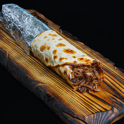 Лахмаджун-шаверма с говядиной в Гриль Хаус по цене 1200 ₽