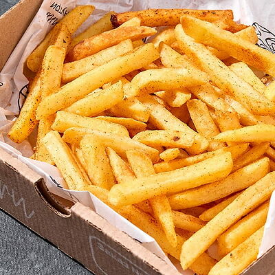Картофель фри в миксе приправ в Сушкоф и пицца по цене 294 ₽