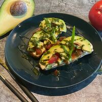 Брускетта с авокадо и томатами в Грузинская кухня Чаме-Чаме