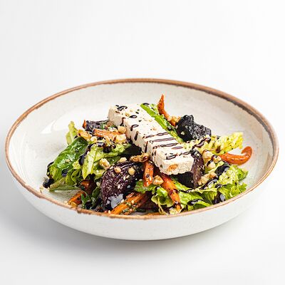 Салат с печеной свеклой и растительным сыром в Kitchen по цене 490