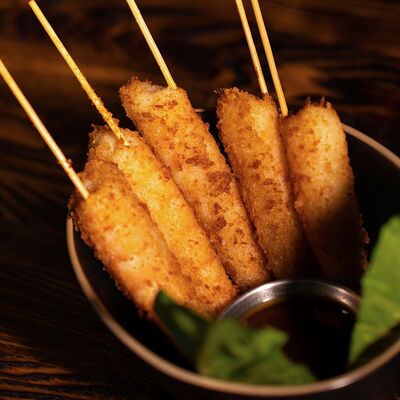 Креветки в темпуре с соусом чили в Биржевик по цене 952 ₽