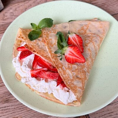 Крем-чиз на сгущенном молоке и клубника в BUENO cafe по цене 730 ₽