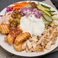 Шаверма на тарелке Халяль в Grand Шаверма