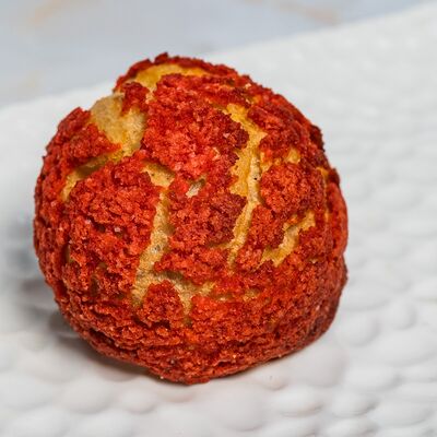 Пирожное Шу ягодный в Та самая на Хмельницкого по цене 243 ₽