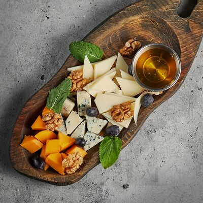 Сырная тарелка в Гриль бар BQ по цене 650 ₽