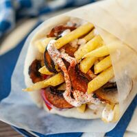 Гирос с жареным сыром в Oliva