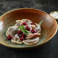 Вареники с вишней и сметаной в Хочу харчо