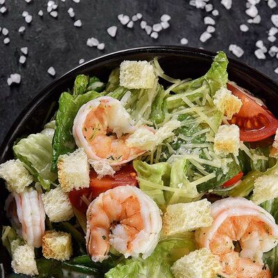 Цезарь с королевской креветкой в Tropical Sushi по цене 599 ₽