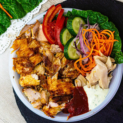 Шаурма на тарелке с курицейв Много мяса по цене 500 ₽