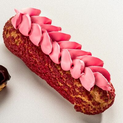 Эклер Клубничный в Кэрри по цене 125