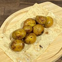 Картофель молодой на мангале в Шашлычная угли