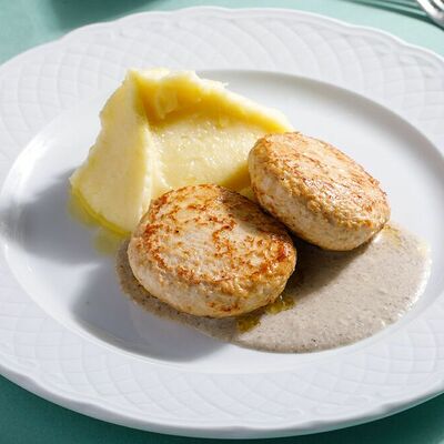 Котлета из индейки с пюре и грибным соусом ланч в Кукумбер по цене 345