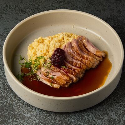 Утиная грудка с тыквенным ризотто в Игристые по цене 790 ₽