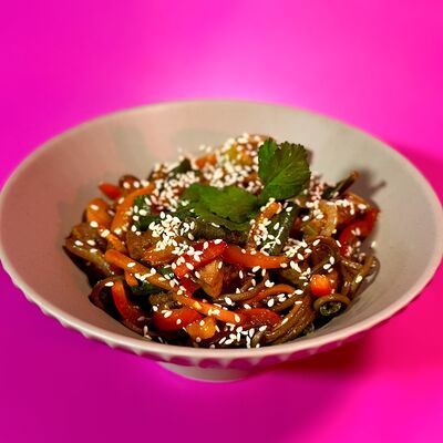 Соба с говядиной в ROOF по цене 770 ₽