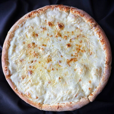 Пицца Сырная в Урбан Гриль по цене 648 ₽