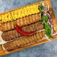 Ассорти люля-кебаб в Бари Галуст кафе