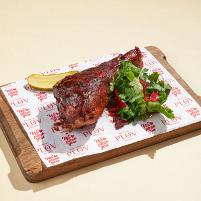 Запеченная голень индейки барбекю в Plov Project по цене 690 ₽