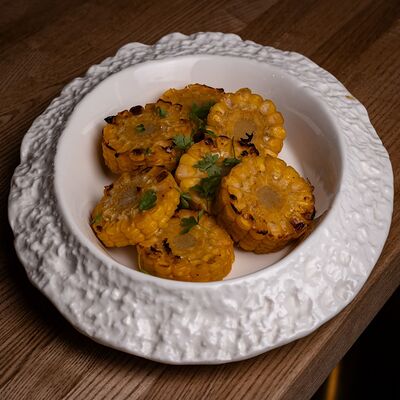 Кукуруза гриль с розмарином и чесноком в Polla Vina по цене 435 ₽