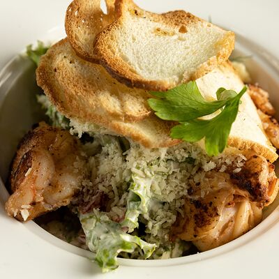 Салат Цезарь с креветкой в Пицца да Спагетти по цене 700 ₽