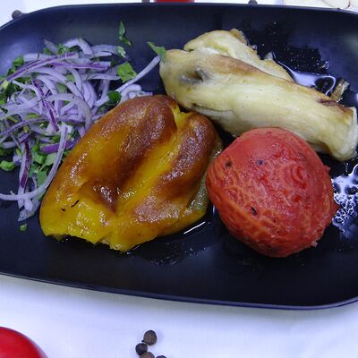 Овощное ассорти Помидор, баклажан, перец сладкий в Огненный фастфуд по цене 350 ₽