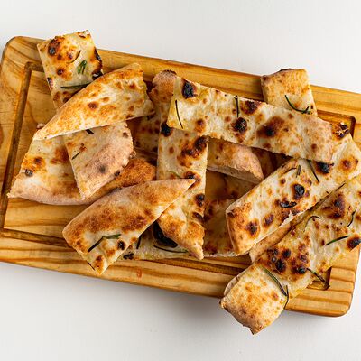 Фокачча с размарином в Matteos по цене 320 ₽