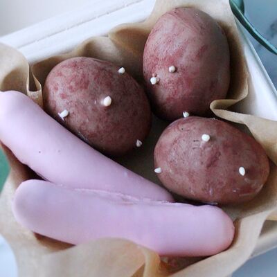 Набор пирожных картошка и сосиски как настоящиев Miracle bakery по цене 1750 ₽