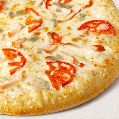 Сырная с цыпленком на пышном тесте в Суши Wok по цене 599 ₽