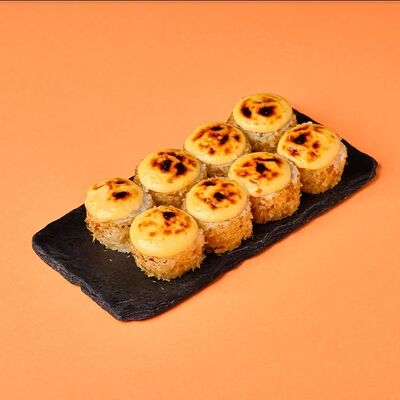 Ролл запеченный Осака в Mesto Sushi & Grill по цене 420