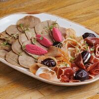 Мясная тарелка в AGATA