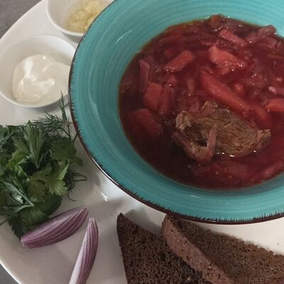 Борщ с говядиной в Ламаро по цене 560 ₽