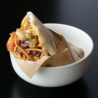 Шаверма сочная с курицей в пите в STG CAFE