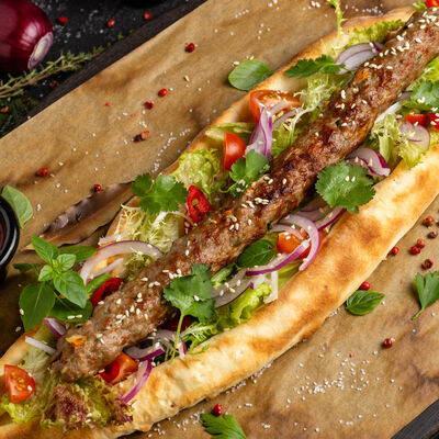 Кебаб с овощным салатом в Сытый Лось по цене 940 ₽