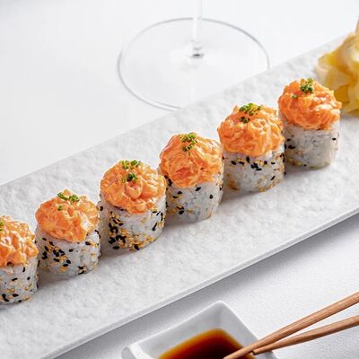 Острый ролл с лососем в Рыба Мечты по цене 1350 ₽