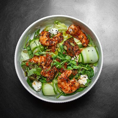 Салат с жареными креветками в томатах в Palmer по цене 570 ₽