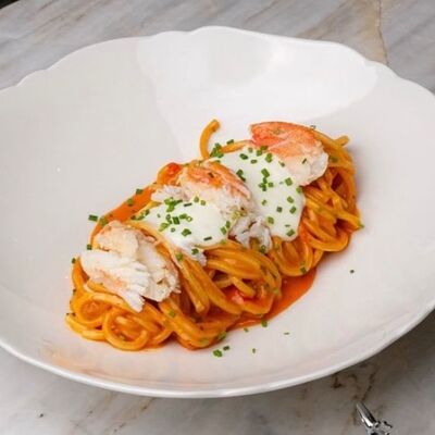 Спагетти краб-соус рамеско в Bisou Bisou Bistro по цене 1100 ₽