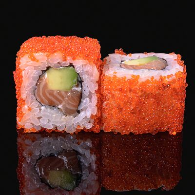 Калифорния с лососем в M-City resto grill bar по цене 890 ₽