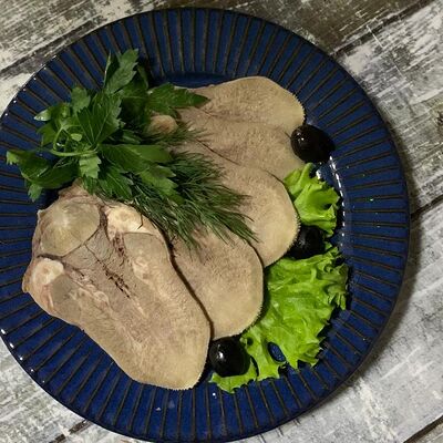 Язык отварной с соусом (хрен) в Астория по цене 520 ₽