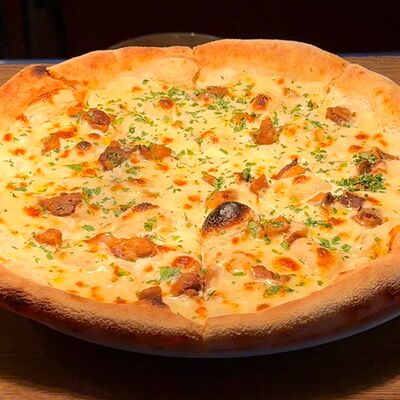 Пицца с белыми грибами и трюфельным маслом в Trattoria Siesta по цене 1010 ₽