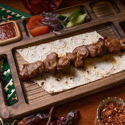 Шашлык из окорока молодого барашка в Пхали по цене 1015 ₽