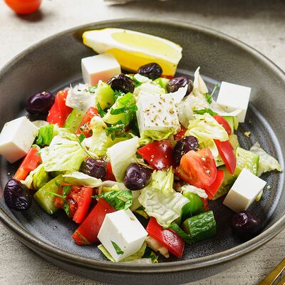 Средиземноморский салат в Галата по цене 590 ₽