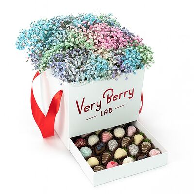 Шкатулка с клубникой и гипсофилой L в Клубника в шоколаде VeryBerryLab по цене 14090