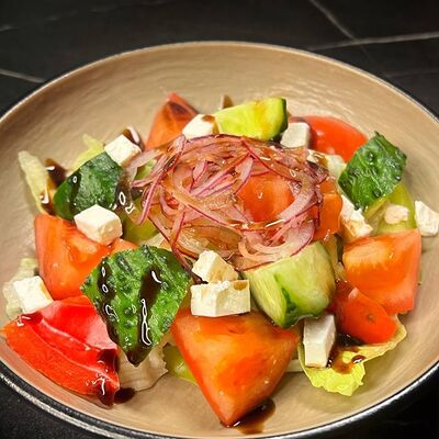 Греческий салатв Kirova street по цене 200 ₽