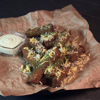 Гренки с сыром и чесноком в Red Rocket Bar