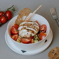 Буррата со свежими овощами и соусом Песто в Чикетти